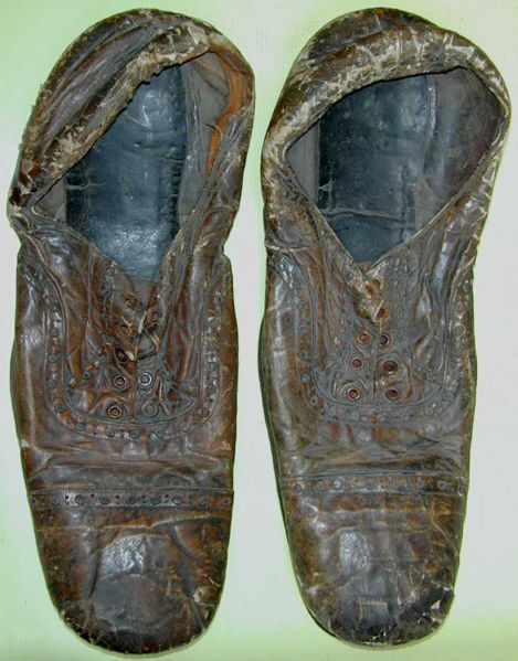 File:PeturssonGiantShoes09.jpg